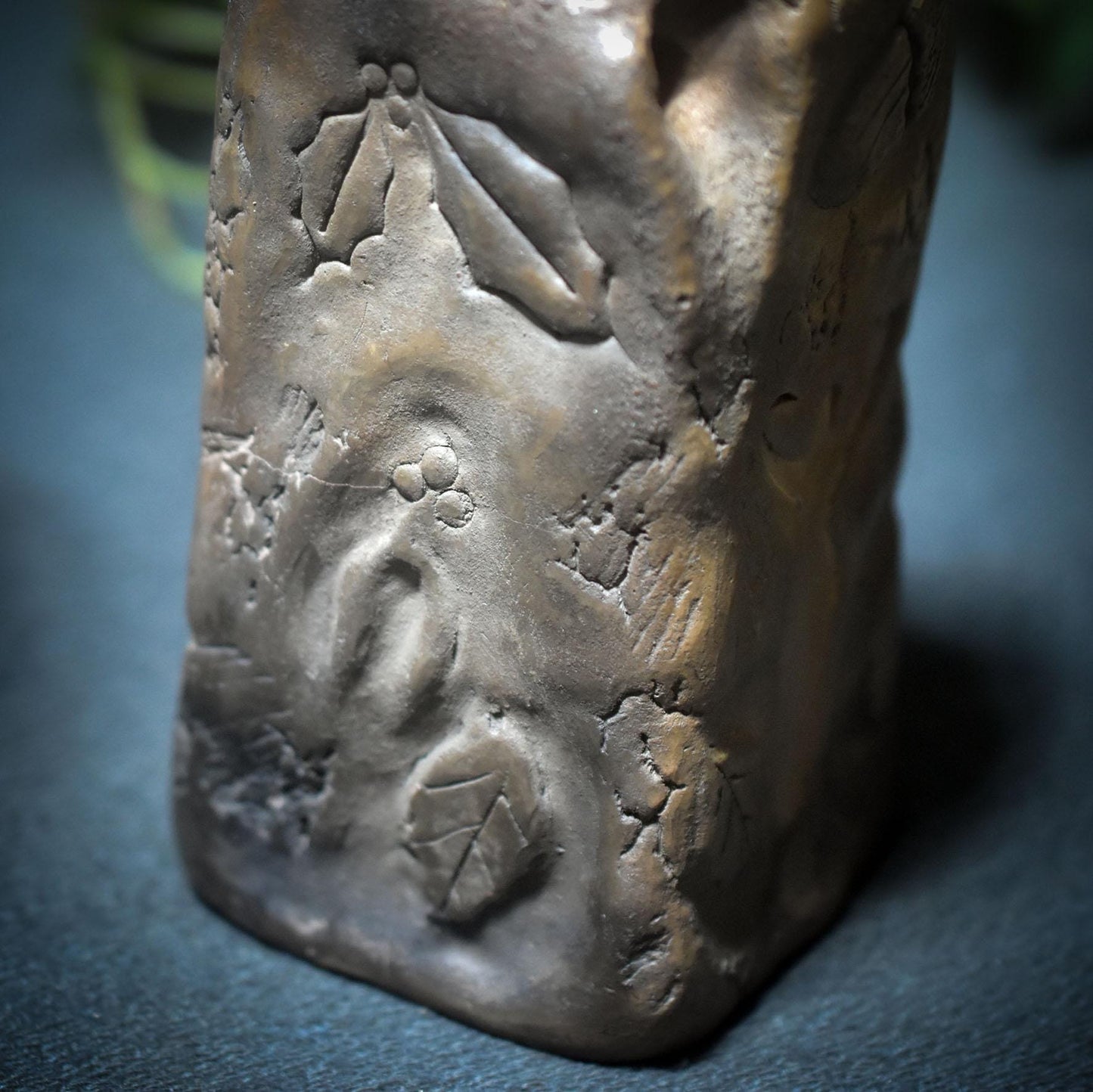 Licht der Großen Göttin – archaischer Kerzen- und Rückfluss - Räucherkegelhalter/Rauchbrandkunst - heidnische Weihnachten - Art.Nr.: JUL005