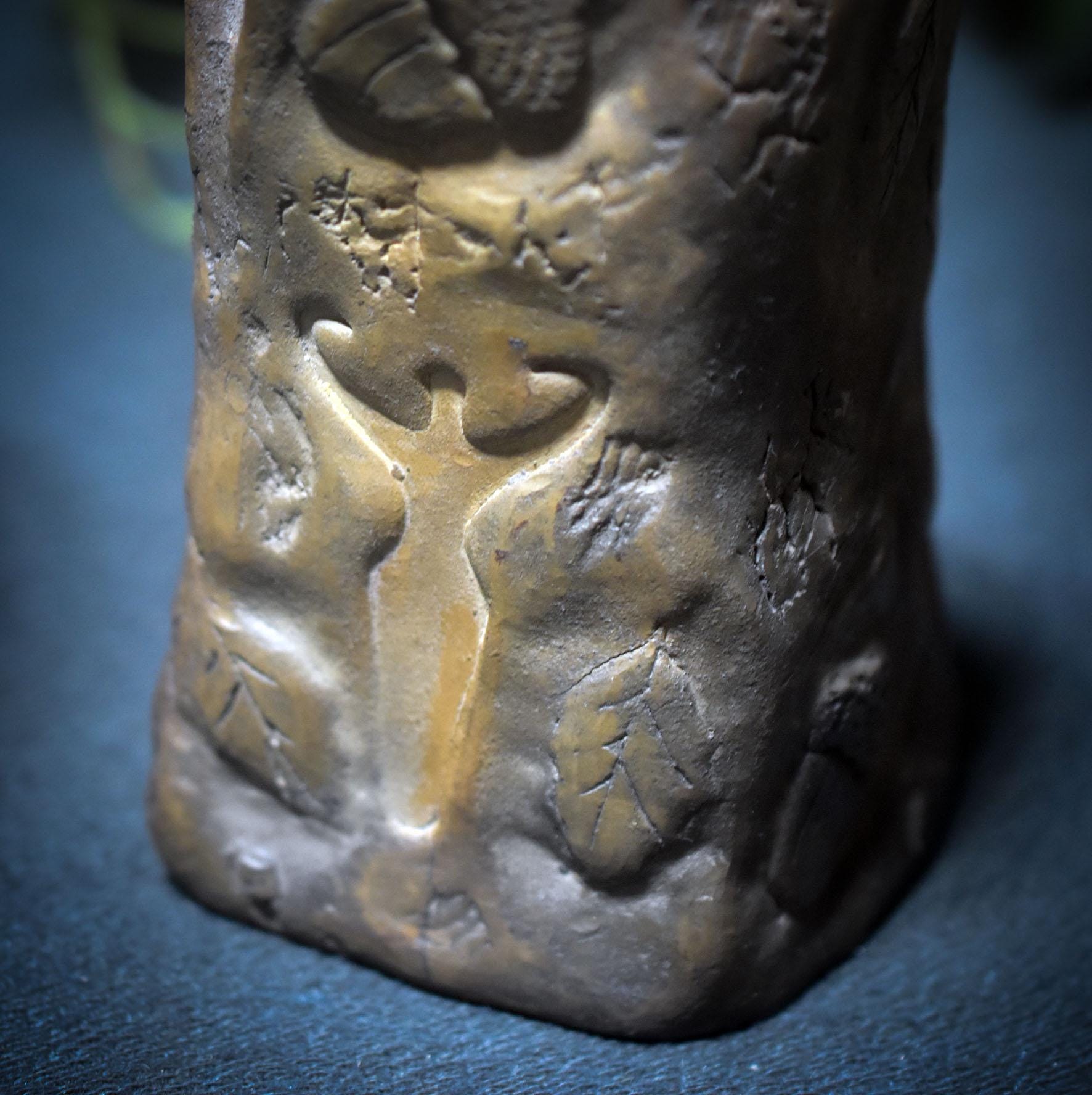 Licht der Großen Göttin – archaischer Kerzen- und Rückfluss - Räucherkegelhalter/Rauchbrandkunst - heidnische Weihnachten - Art.Nr.: JUL005