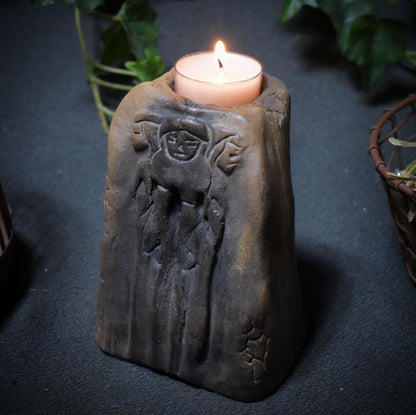 Hekates Flamme – mystischer Kerzen- und Räucherkegelhalter der dreifachen Göttin Art.Nr.: RÄH033