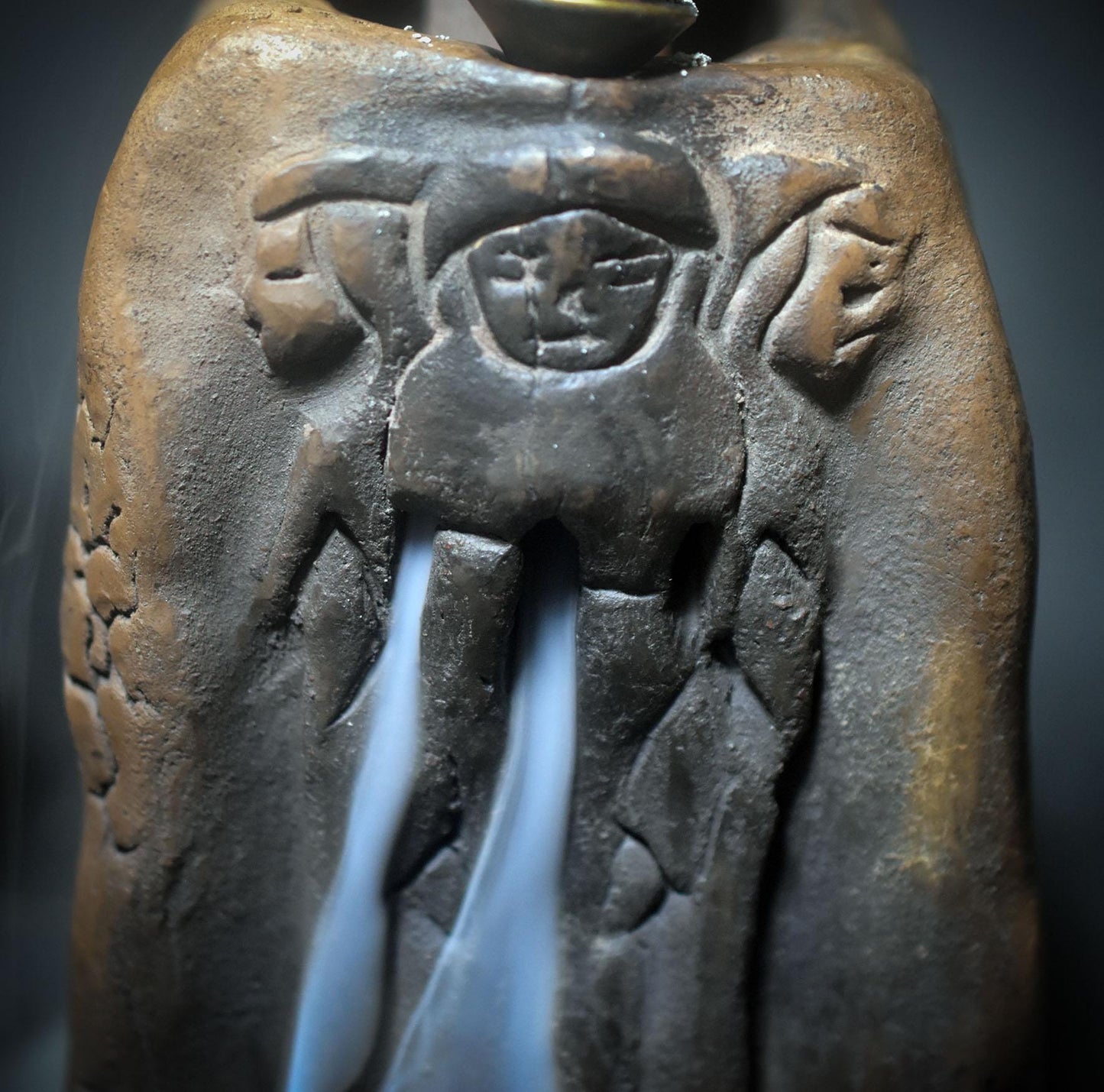 Hekates Flamme – mystischer Kerzen- und Räucherkegelhalter der dreifachen Göttin Art.Nr.: RÄH033