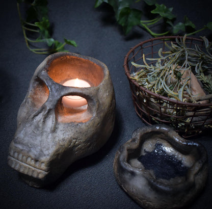Tor zwischen den Welten – Schädel in Rauchbrandkunst als 4-in-1 Räuchergefäß - Duftlampe, Räucherstövchen, Teelichthalter - Art.Nr.: RÄG056