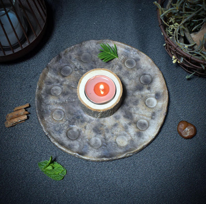 Dein Rauhnachtsbegleiter – Handgefertigter Ritualteller mit 12 Monatsmulden und wählbarem Symboldesign - Art.Nr.: JUL006