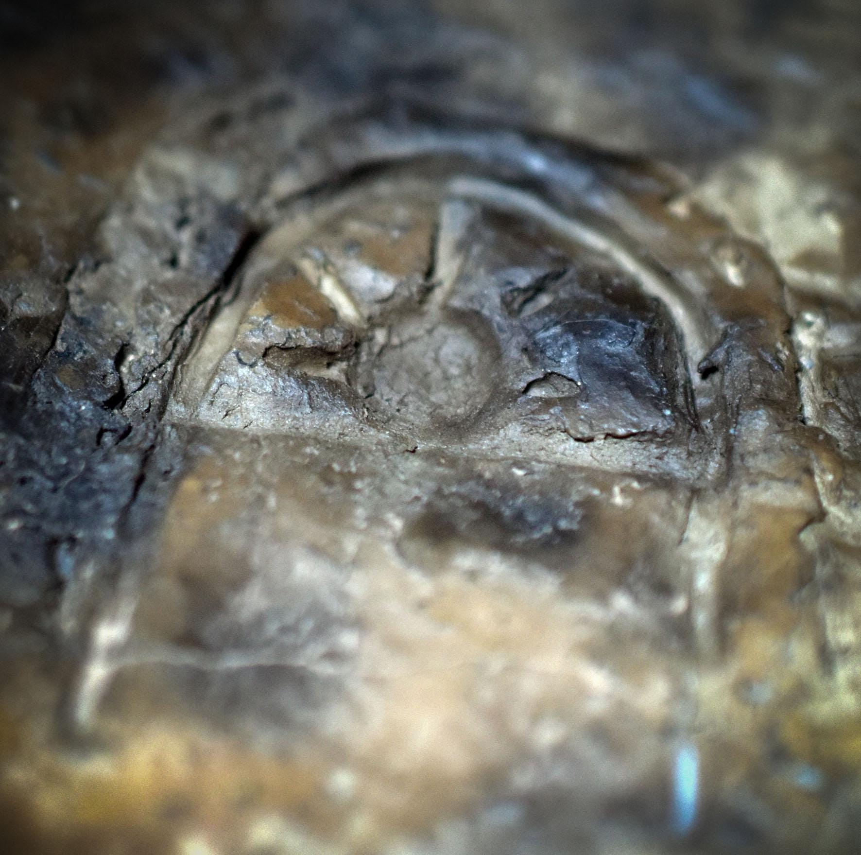 Dein Rauhnachtsbegleiter – Handgefertigter Ritualteller mit 12 Monatsmulden und wählbarem Symboldesign - Art.Nr.: JUL006