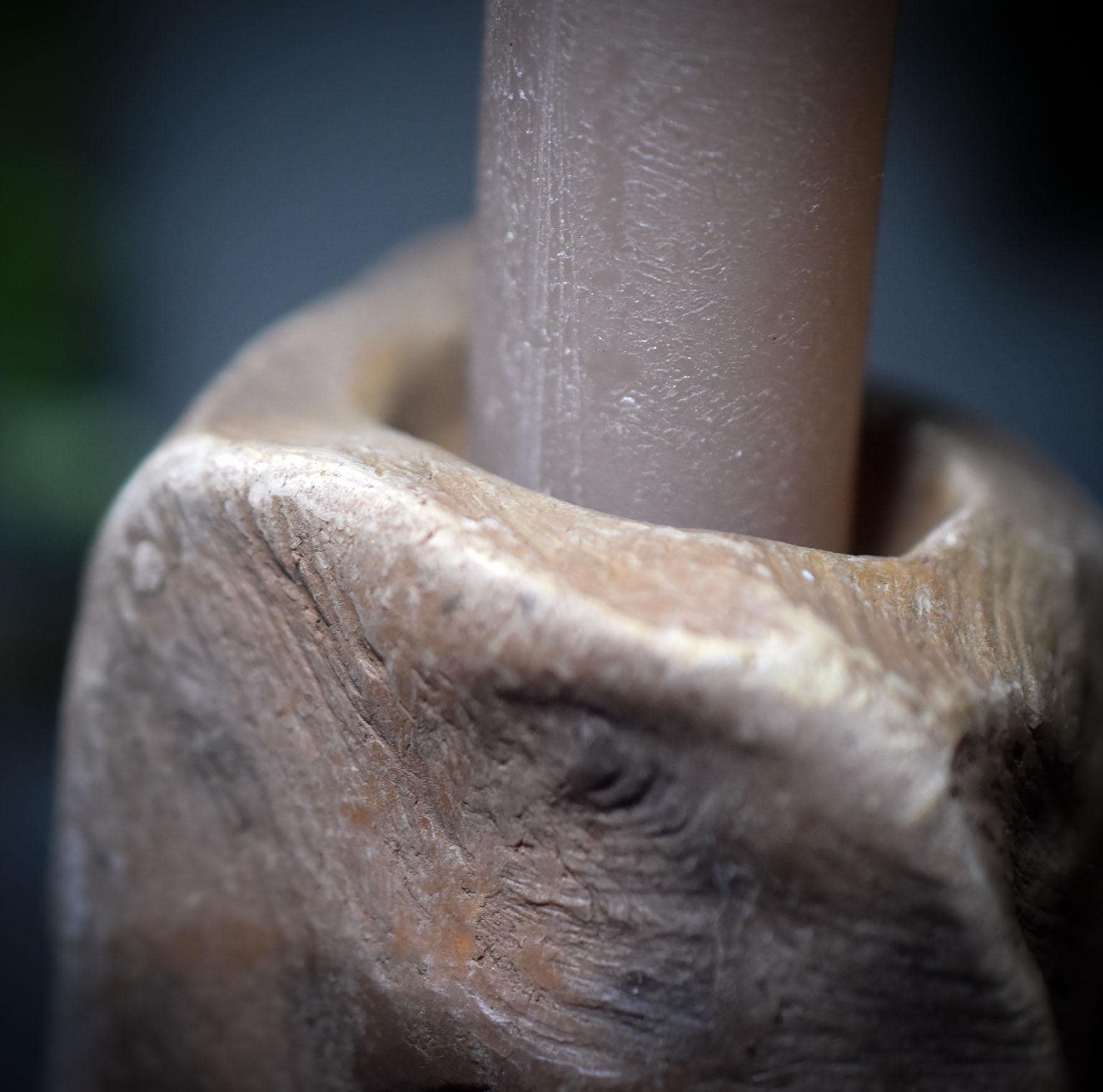 Jul-Kerzenhalter – Traditionelle Rauchbrandkunst mit nordischem Schutzsymbol