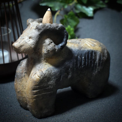 Rückfluss Räucherkegelhalter „Jul Ziege“ – Traditionelle Rauchbrandkunst für Heidnische Weihnachten - Art.Nr.: RÄH034