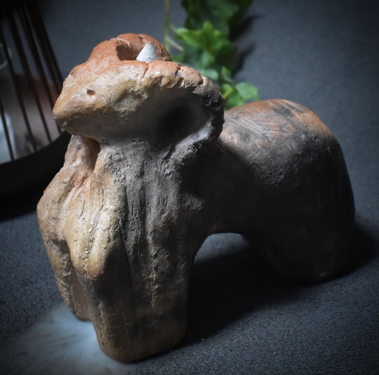 Rückfluss Räucherkegelhalter „Jul Ziege“ – Traditionelle Rauchbrandkunst für Heidnische Weihnachten