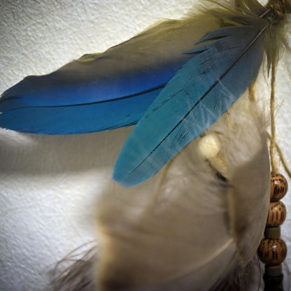 Spiritueller Adler aus traditionell gebranntem Ton – Wanddeko mit Federn & Glocke Art.Nr.: HEX027