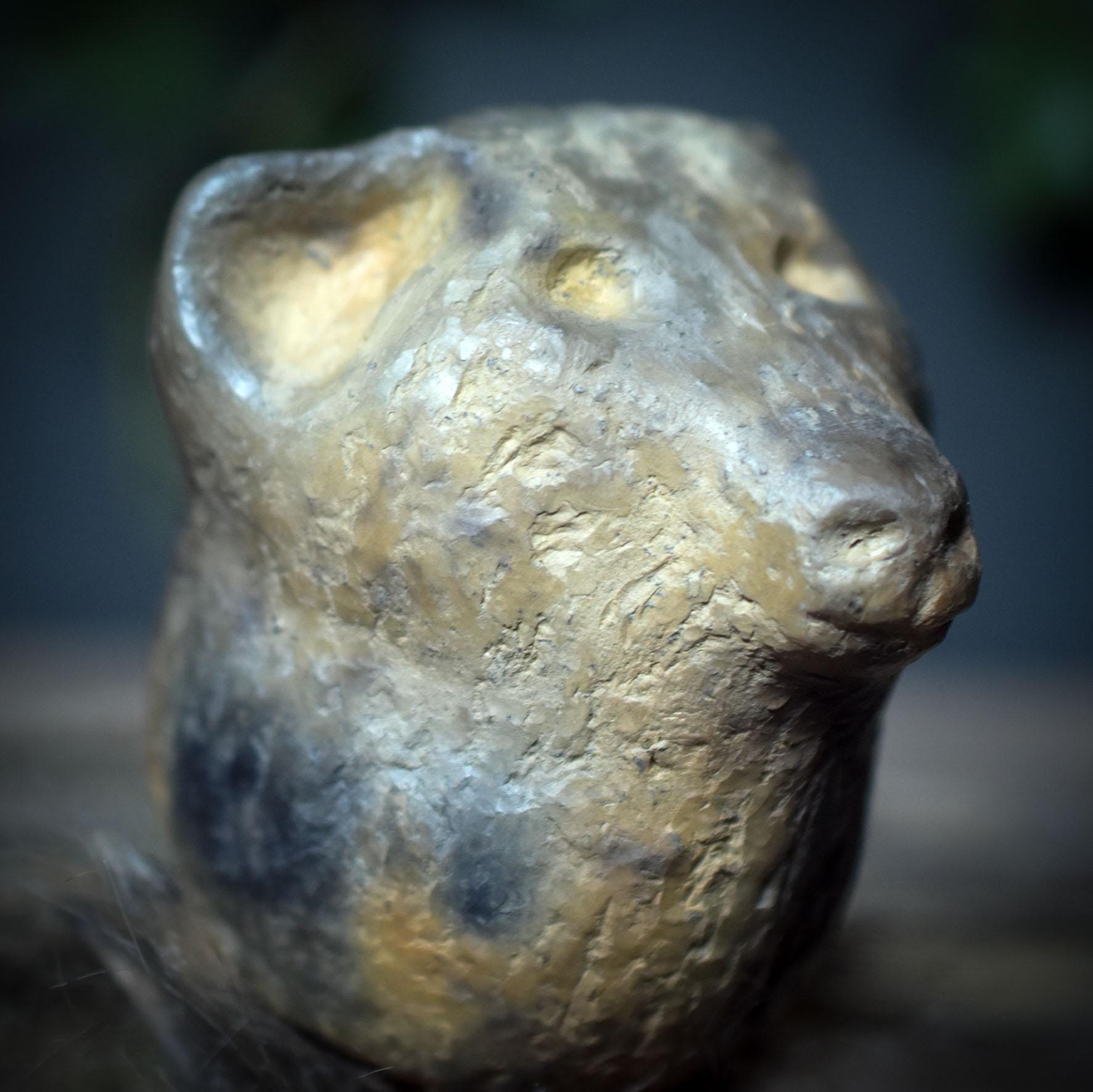 Ritualstab Schutz – Bärenkopf aus traditionell gebranntem Ton, kraftvoll & erdig - Art.Nr.: RST030