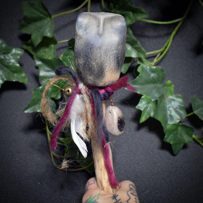 Ritualstab Intuition – Eule aus traditionell gebranntem Ton mit Amethyst & Kupfer - Art.Nr.: RST031