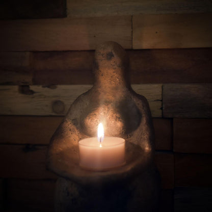 Matriarchale Göttin – Wandskulptur zwischen Opfergabe und Licht- Opferschale/Teelichthalter - Art.Nr.: SKU160