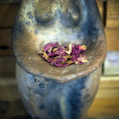 Matriarchale Göttin – Wandskulptur zwischen Opfergabe und Licht- Opferschale/Teelichthalter - Art.Nr.: SKU160