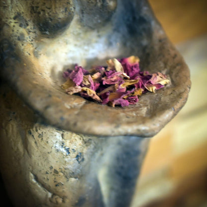 Matriarchale Göttin – Wandskulptur zwischen Opfergabe und Licht- Opferschale/Teelichthalter - Art.Nr.: SKU160