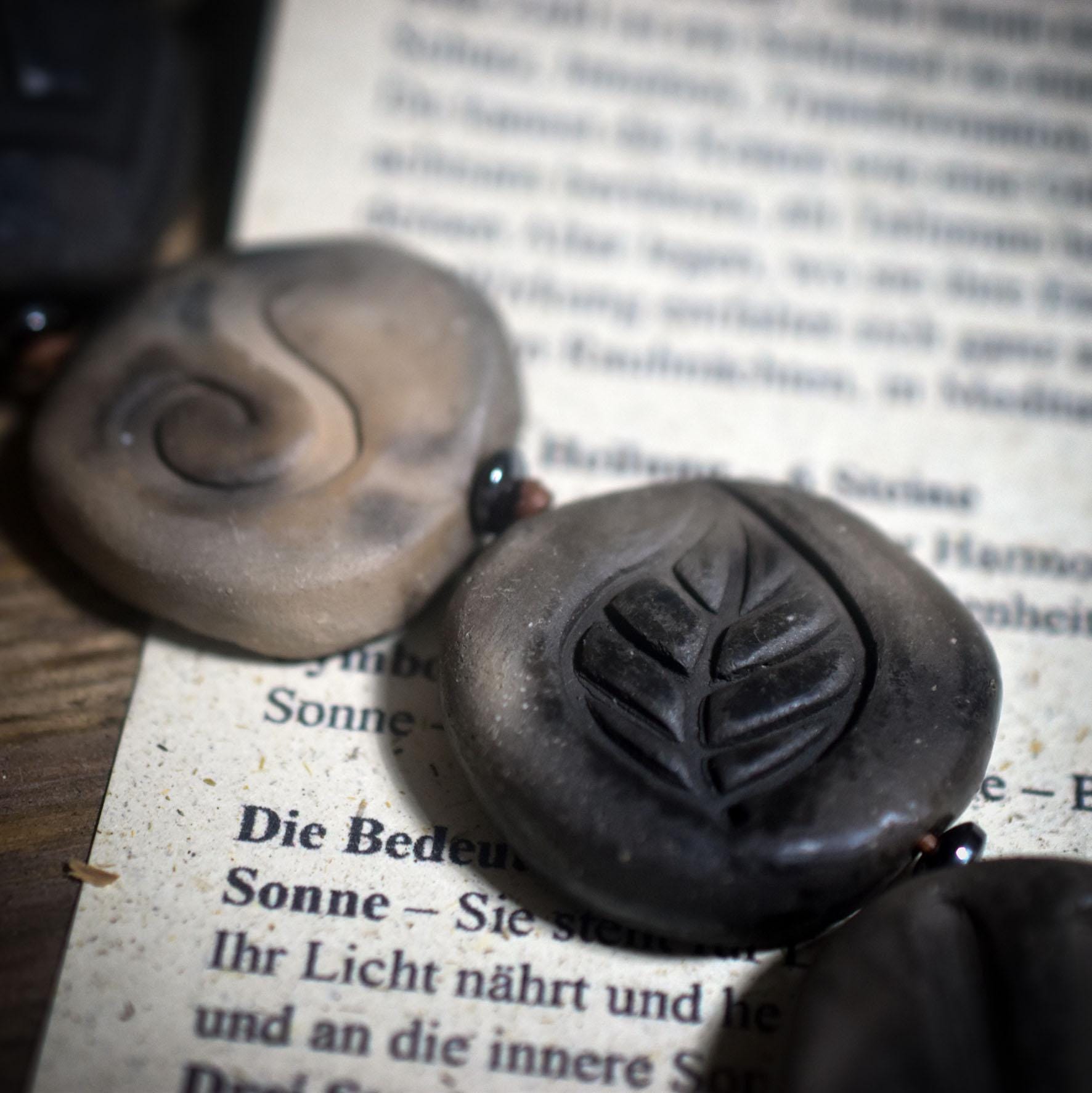 Weg der Heilung – Rauchbrand-Kette mit 6 Steinen für Balance und Lebensfluss - Art.Nr.: WKR004