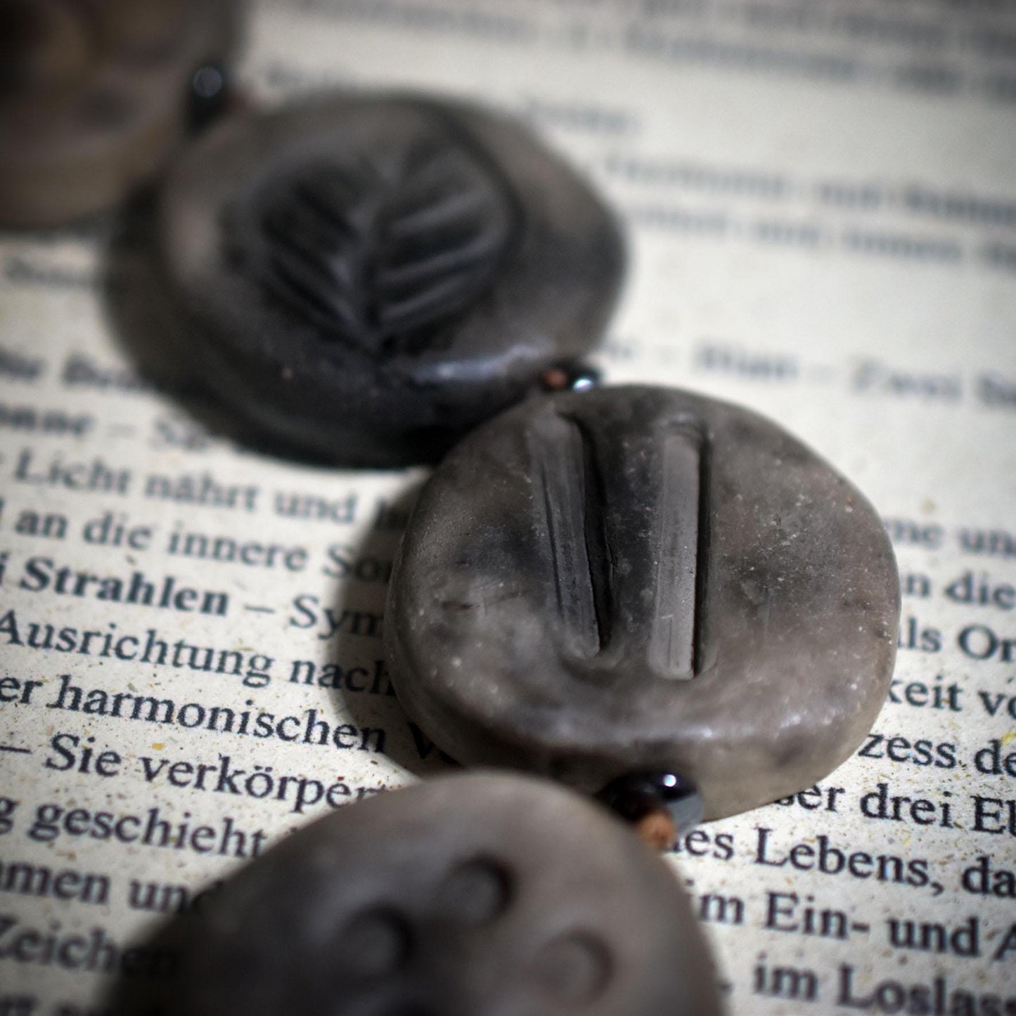 Weg der Heilung – Rauchbrand-Kette mit 6 Steinen für Balance und Lebensfluss