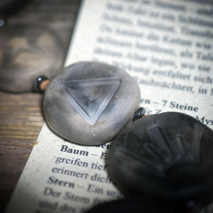 Weg der Ahnen – Rauchbrand-Kette mit 7 Steinen für Erinnerung und Verbindung - Art.Nr.: WKR005