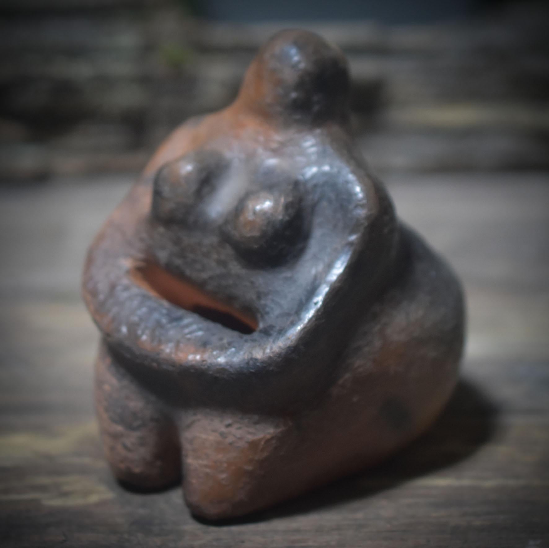 Hüterin deiner Wünsche – die archaische Göttin aus Rauchbrand-Ton - deine spirituelle Lebensbegleiterin - Art.Nr.: WSH006