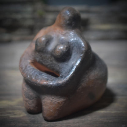 Hüterin deiner Wünsche – die archaische Göttin aus Rauchbrand-Ton - deine spirituelle Lebensbegleiterin - Art.Nr.: WSH006