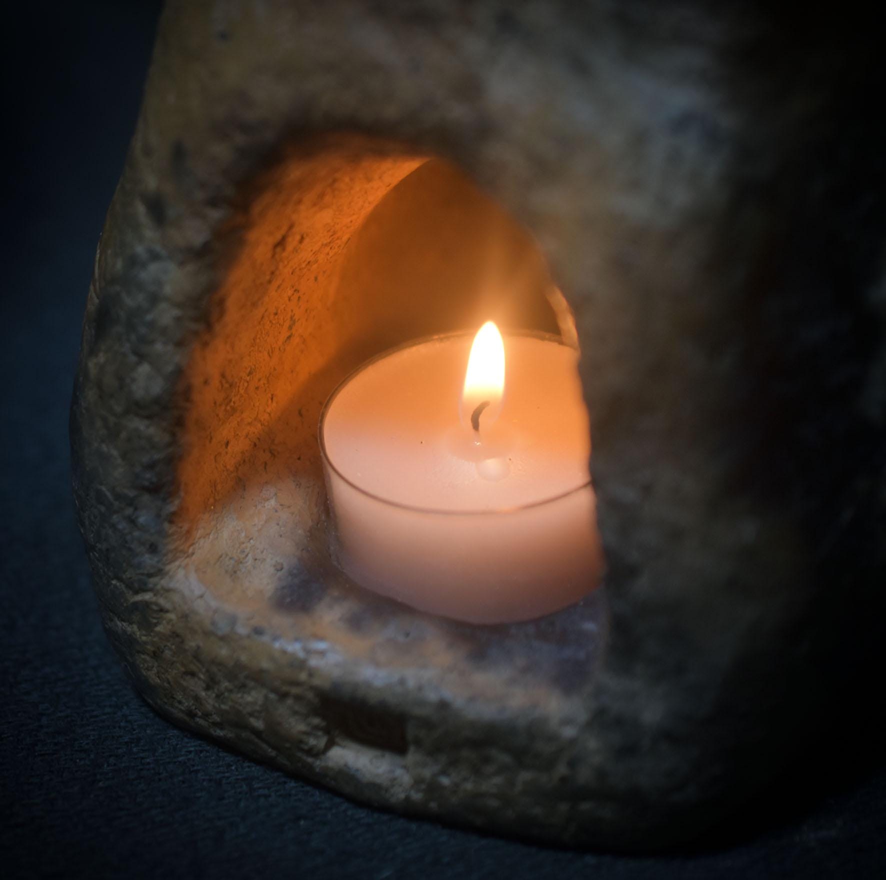 Rückfluss Räucherkegelhalter – Rauchbrandkunst Turm mit Torbogen und Teelicht - Art.Nr.: RÄH036