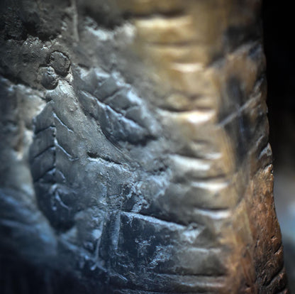 Rückfluss Räucherkegelhalter – Rauchbrand-Turm mit Wicca Blessing Symbol, Eichel & Ilex - Art.Nr.: RÄH037