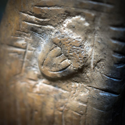 Rückfluss Räucherkegelhalter – Rauchbrand-Turm mit Wicca Blessing Symbol, Eichel & Ilex - Art.Nr.: RÄH037