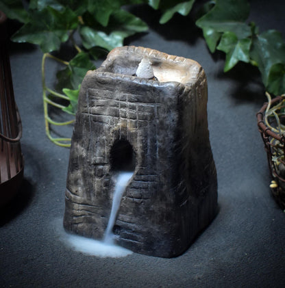 Rückfluss Räucherkegelhalter – Rauchbrand-Turm mit Wicca Blessing Symbol, Eichel & Ilex - Art.Nr.: RÄH037