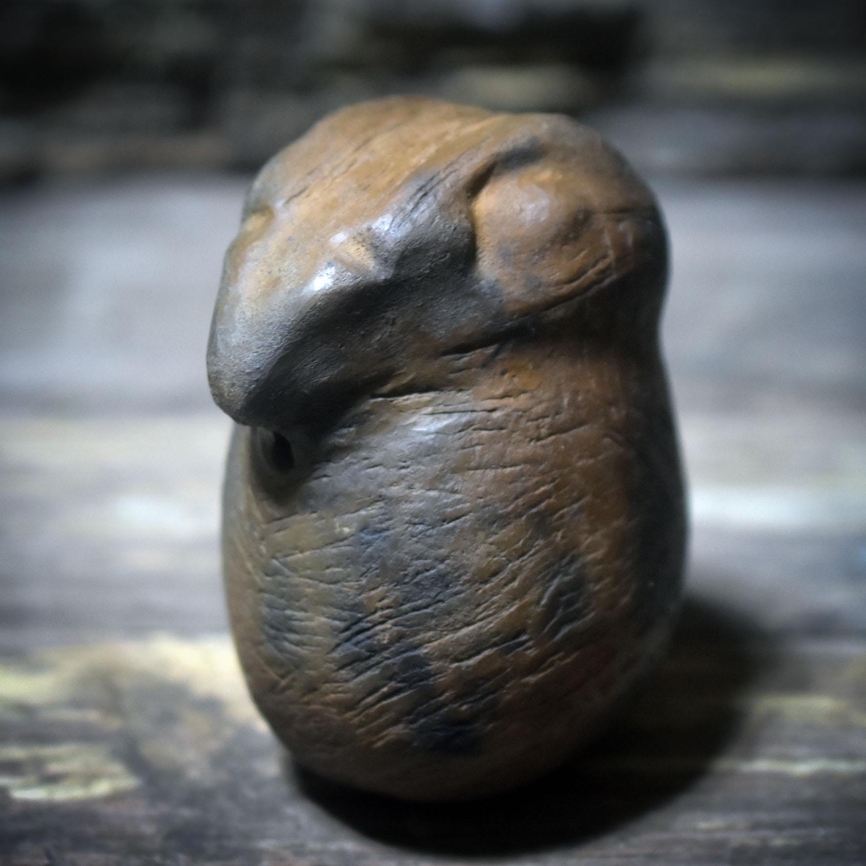 schamanische Rassel - Archaischer Klangkörper aus Ton – in Adlergestalt für Rituale und Zeremonien - Art.Nr.: SRA053