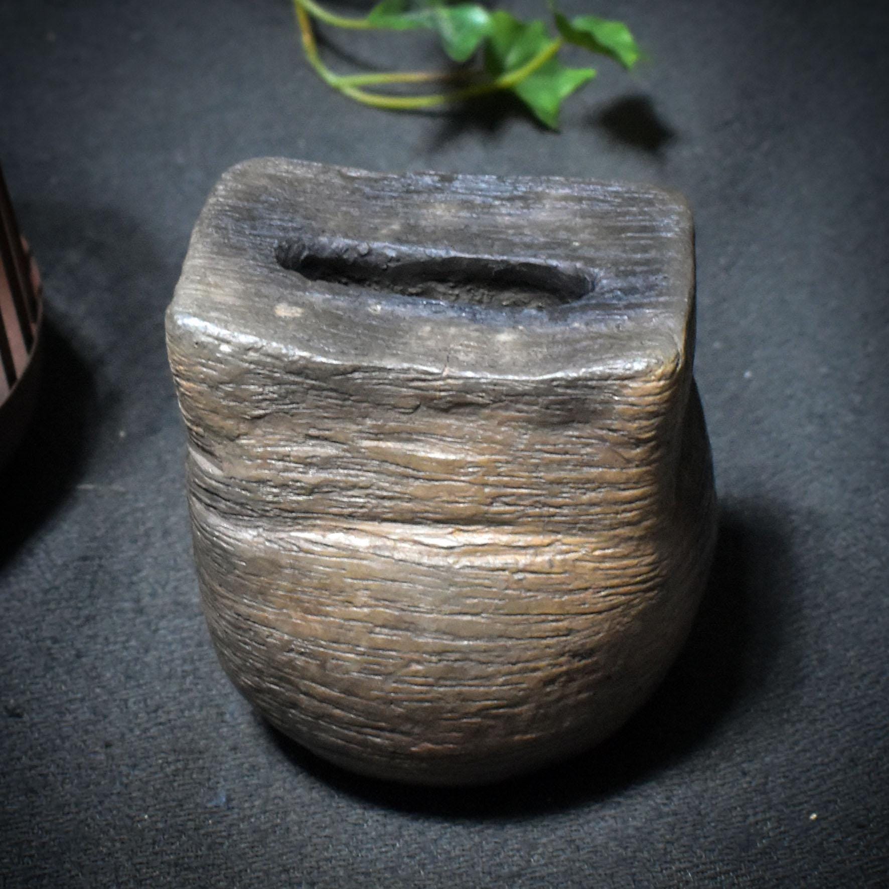 Wächter deiner inneren Wege – der archaische Wunschhüter aus Rauchbrand-Ton - dein spiritueller Begleiter