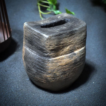 Wächter deiner inneren Wege – der archaische Wunschhüter aus Rauchbrand-Ton - dein spiritueller Begleiter