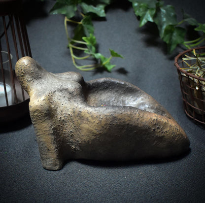 Archaische Göttin für deine persönlichen Gaben – matriarchale Opferschale aus Rauchbrand-Ton - Ritualgegenstand - Art.Nr.: SKU163