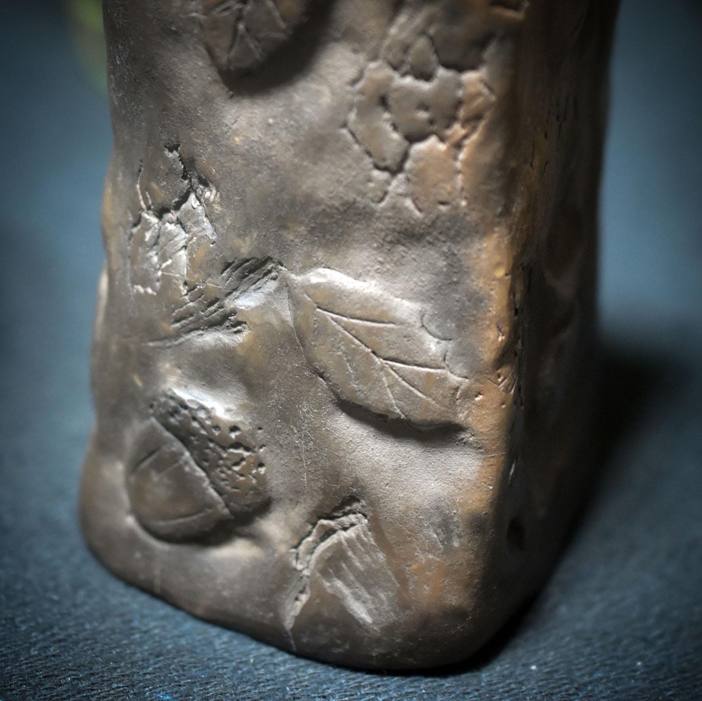 Licht der Großen Göttin – archaischer Kerzen- und Rückfluss - Räucherkegelhalter/Rauchbrandkunst - heidnische Weihnachten - Art.Nr.: JUL005