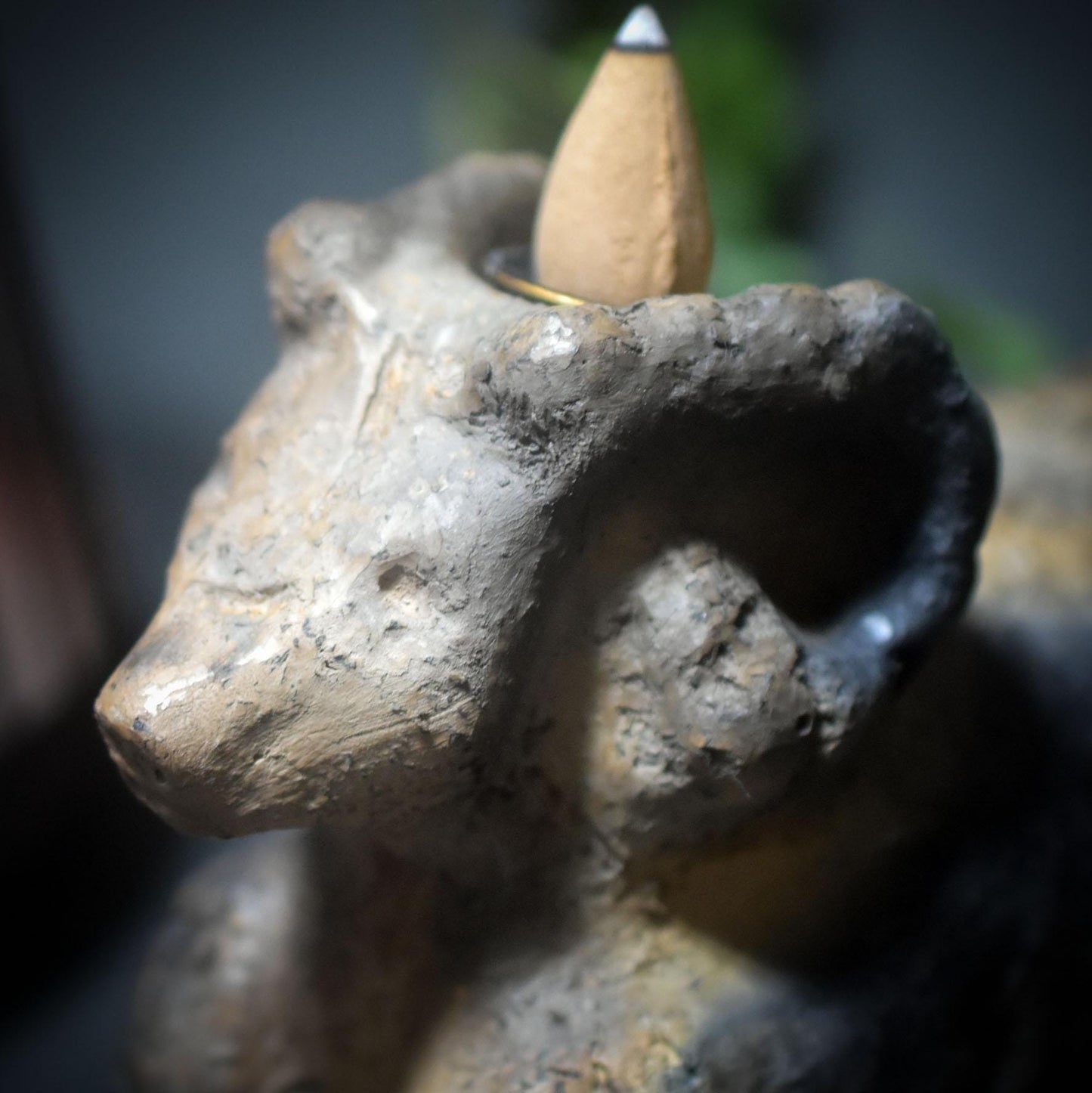 Rückfluss Räucherkegelhalter „Jul Ziege“ – Traditionelle Rauchbrandkunst für Heidnische Weihnachten