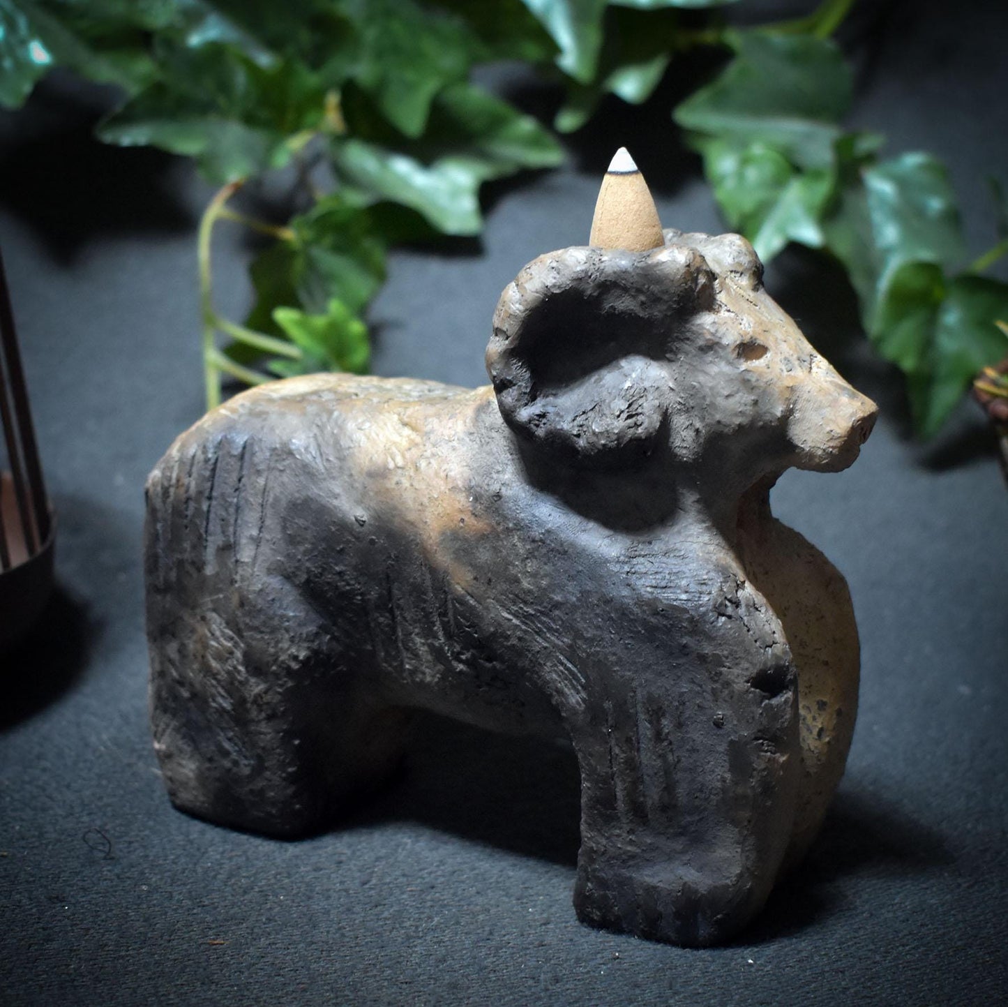 Rückfluss Räucherkegelhalter „Jul Ziege“ – Traditionelle Rauchbrandkunst für Heidnische Weihnachten - Art.Nr.: RÄH034