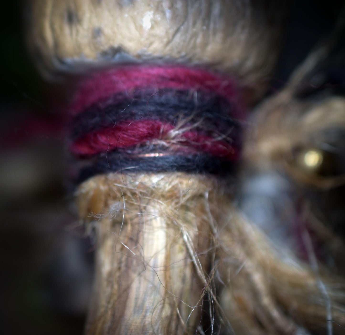 Ritualstab Intuition – Eule aus traditionell gebranntem Ton mit Amethyst & Kupfer