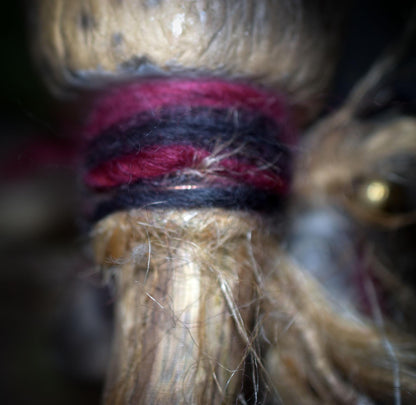 Ritualstab Intuition – Eule aus traditionell gebranntem Ton mit Amethyst & Kupfer