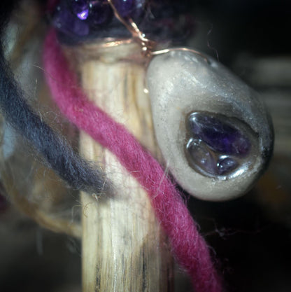 Ritualstab Intuition – Eule aus traditionell gebranntem Ton mit Amethyst & Kupfer - Art.Nr.: RST031