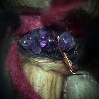 Ritualstab Intuition – Eule aus traditionell gebranntem Ton mit Amethyst & Kupfer