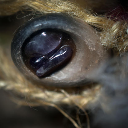 Ritualstab Intuition – Halbmond aus traditionell gebranntem Ton mit Amethyst & Kupfer - Art.Nr.: RST032