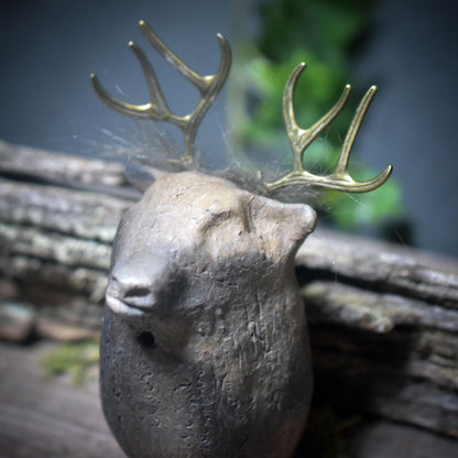 Schamanische Handrassel Hirsch – Klangkörper aus traditionell gebranntem Ton für Rituale - Art.Nr.: SRA052