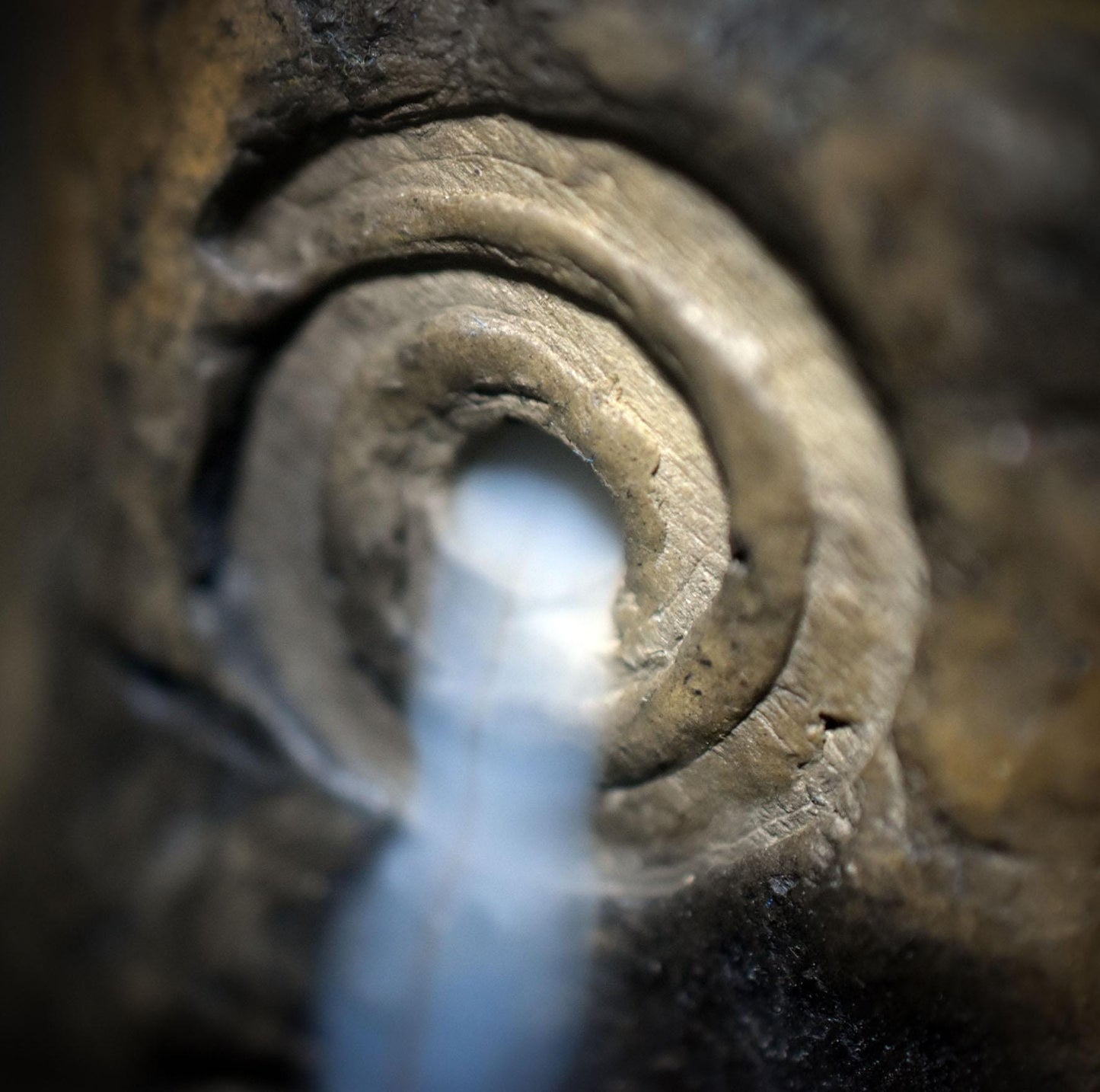 Sprache der Elemente – Räucherschalen & Rückfluss-Räucherkegelhalter aus Rauchbrand-Ton - Art.Nr.: RÄG059