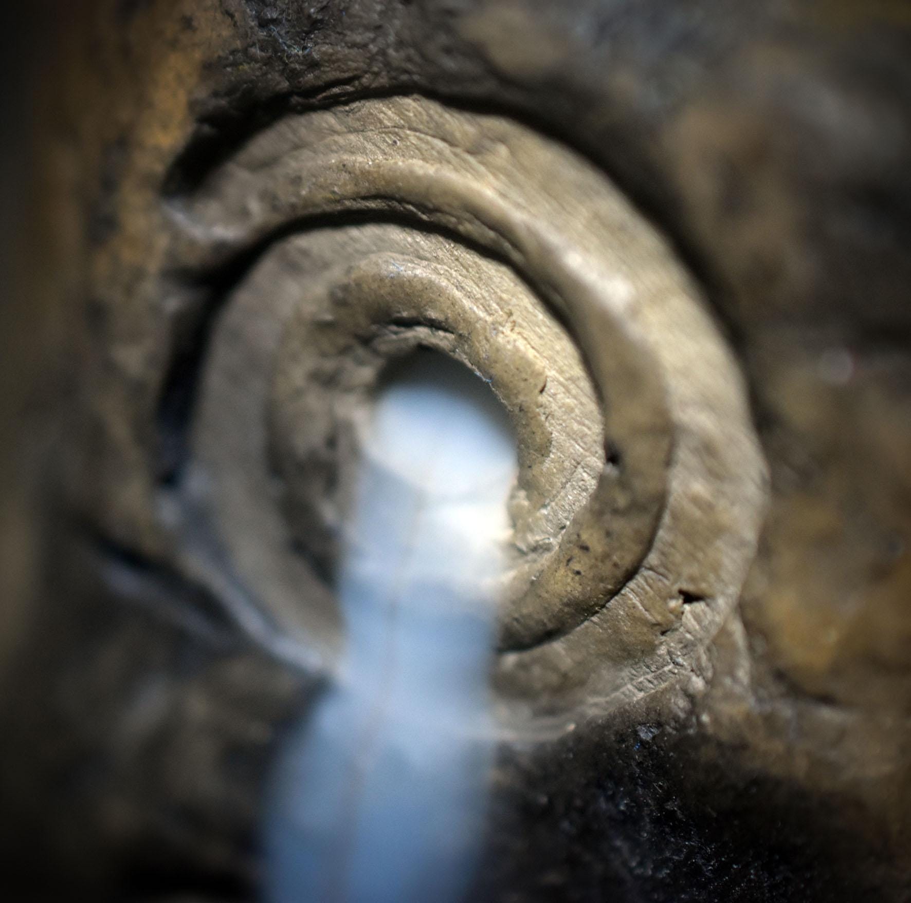 Sprache der Elemente – Räucherschalen & Rückfluss-Räucherkegelhalter aus Rauchbrand-Ton - Art.Nr.: RÄG059