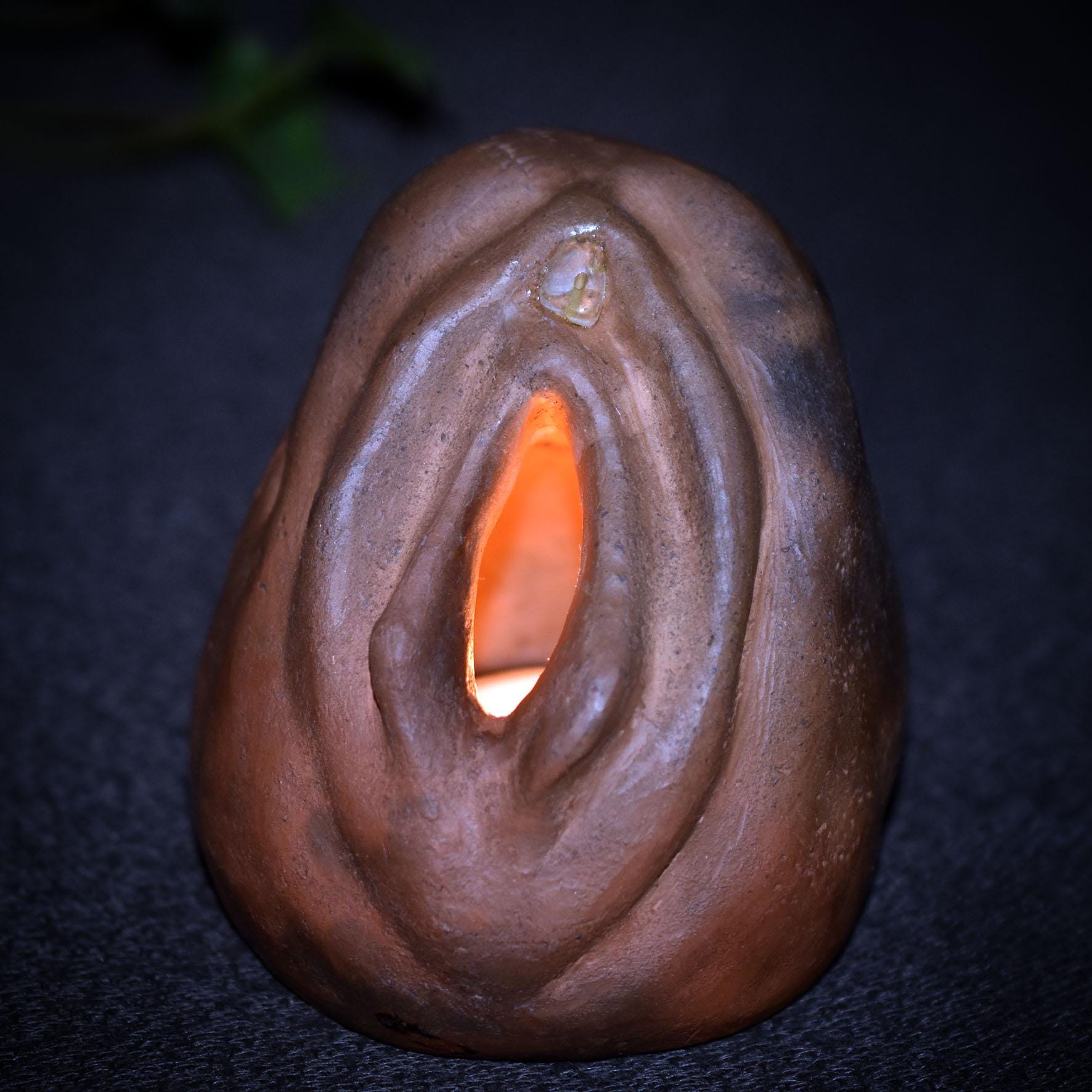 Archaisches Yoni Objekt – Rauchbrandkunst mit Citrin und innerem Licht - Art.Nr.: TKH015