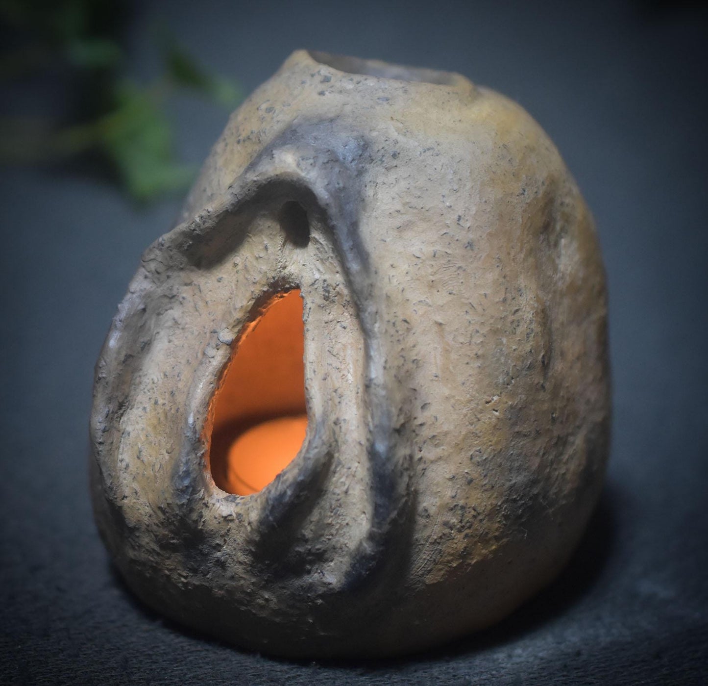 Archaisches Yoni Objekt – Teelicht & Rückfluss Räucherkegelhalter - Art.Nr.: RÄH040