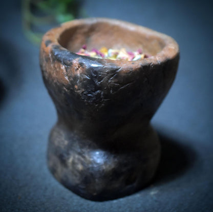 Wicca Räucherkelch mit Spirale – Handgefertigt im Rauchbrand, Ritualgefäß aus Ton - Art.Nr.: RÄG057