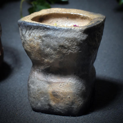 Räucherkelch mit keltischem Knoten – Handgefertigt im Rauchbrand aus Ton - Art.Nr.: RÄG058