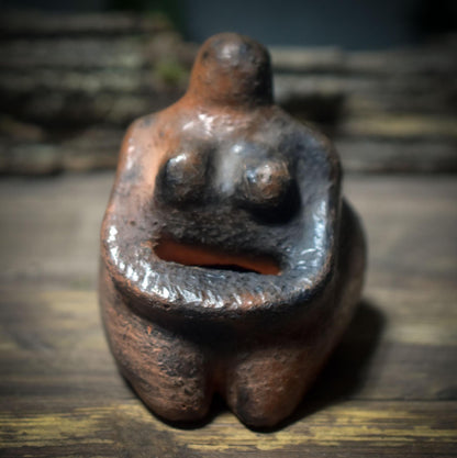 Hüterin deiner Wünsche – die archaische Göttin aus Rauchbrand-Ton - deine spirituelle Lebensbegleiterin - Art.Nr.: WSH006