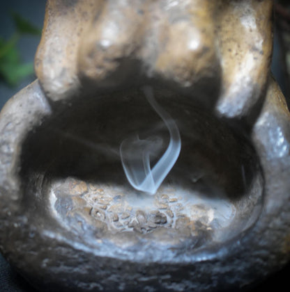 Matriarchale Gabenschale – archaische Göttin mit Mandala & Rückfluss Räucherkegelhalter