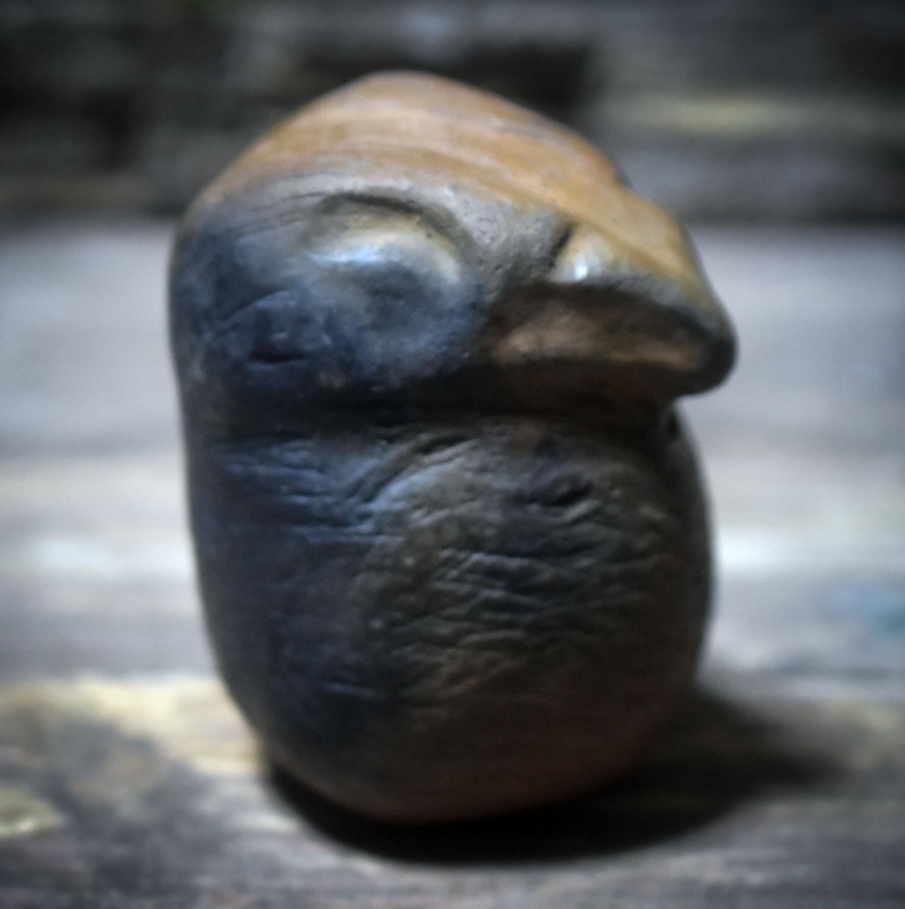 schamanische Rassel - Archaischer Klangkörper aus Ton – in Adlergestalt für Rituale und Zeremonien - Art.Nr.: SRA053