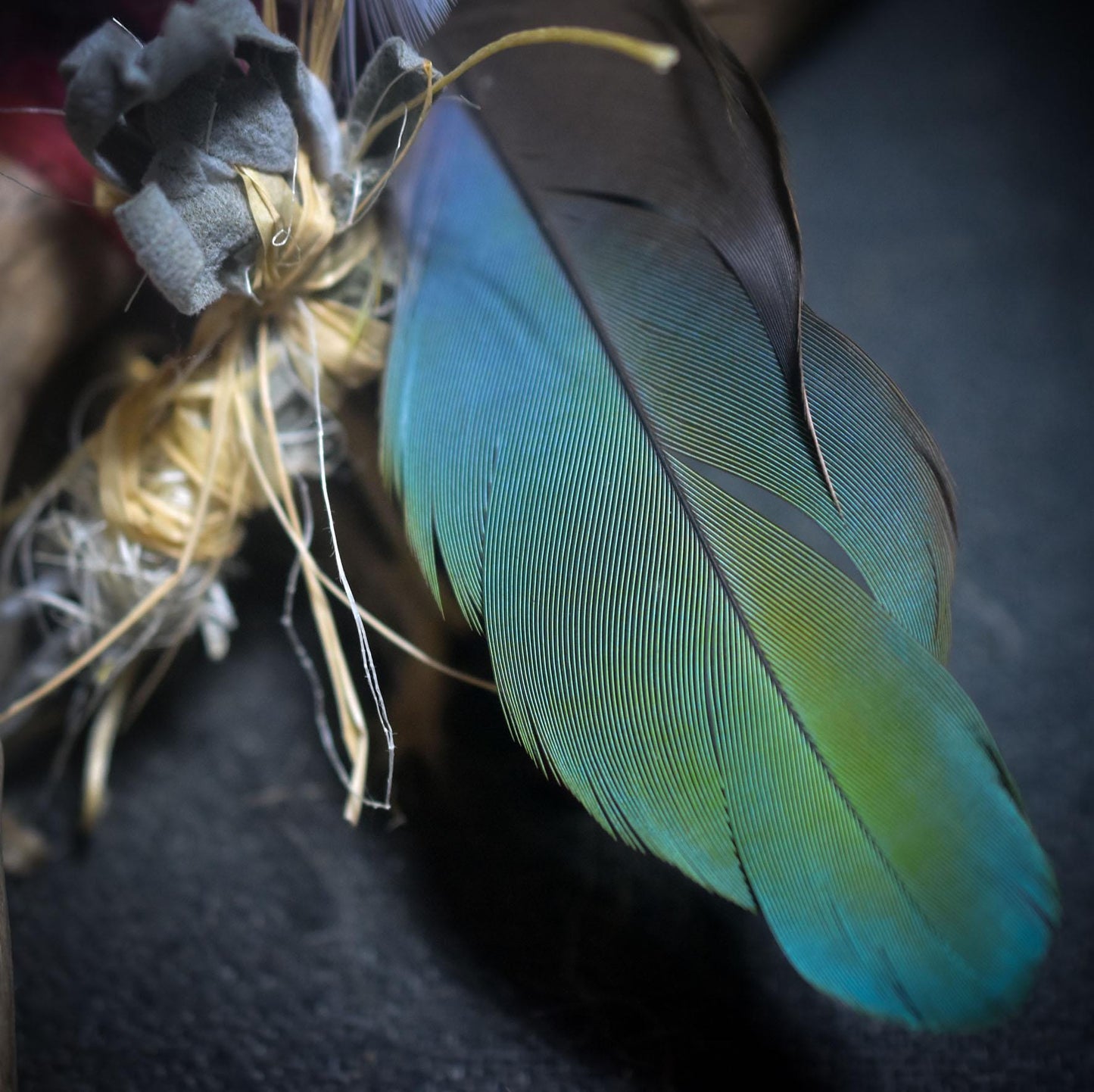 Ritualstab „Intuition“ – archaische Eule mit Amethyst, Wolle und Kupfer