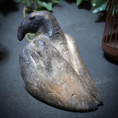 Handgefertigte spirituelle Skulptur im traditionellen Rauchbrand – Krafttier Geier - Art.Nr.: SKU173