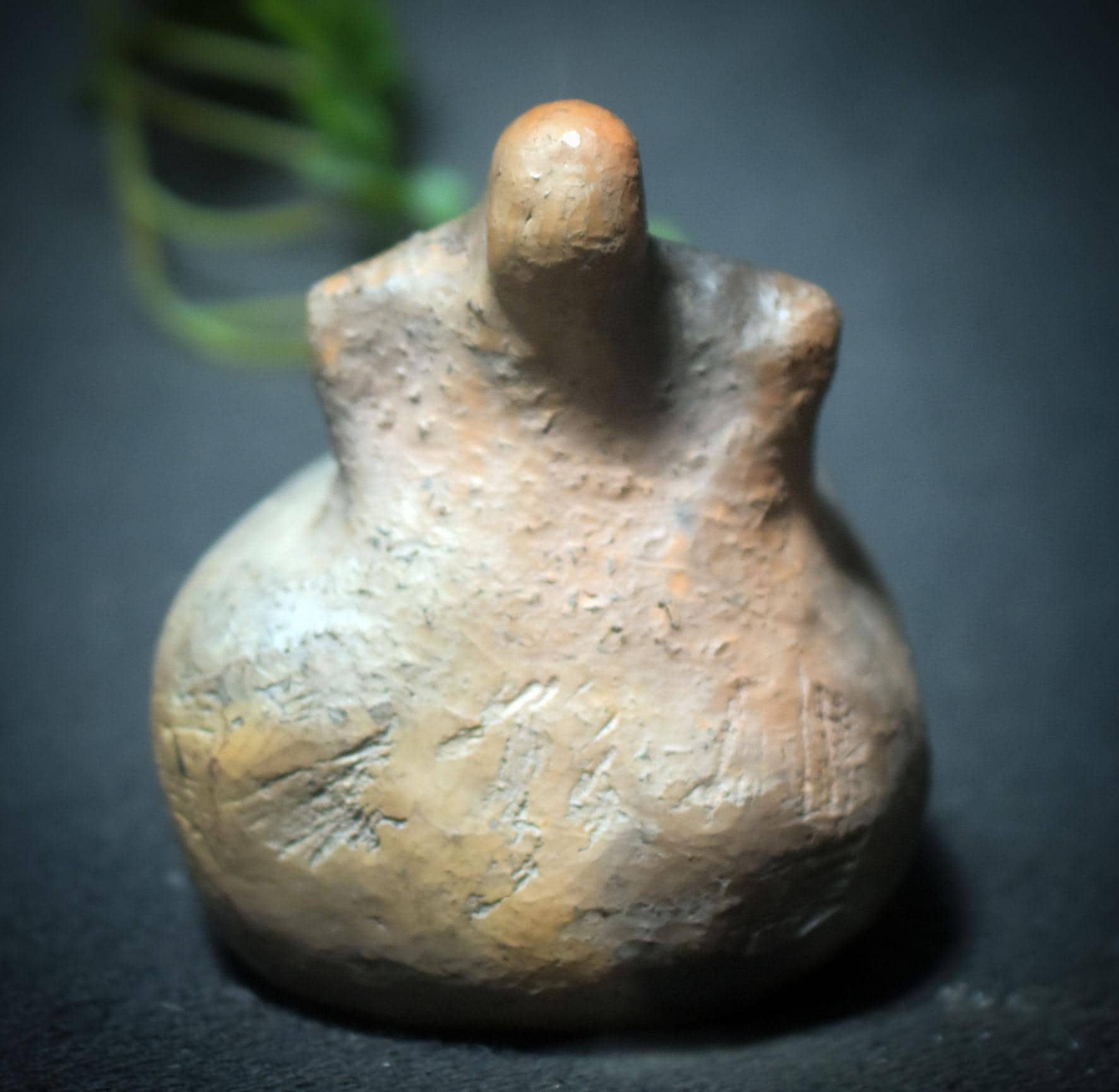 Rauchbrand Göttinnen Skulptur – Matriarchale Figur & Rückfluss-Räucherkegelhalter - Art.Nr.: RÄH041